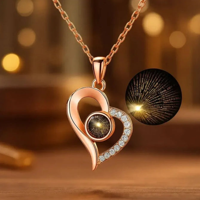 Collar “Te Amo en 100 Idiomas” – El regalo que dice más que mil palabras. 💕💎