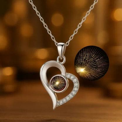 Collar “Te Amo en 100 Idiomas” – El regalo que dice más que mil palabras. 💕💎